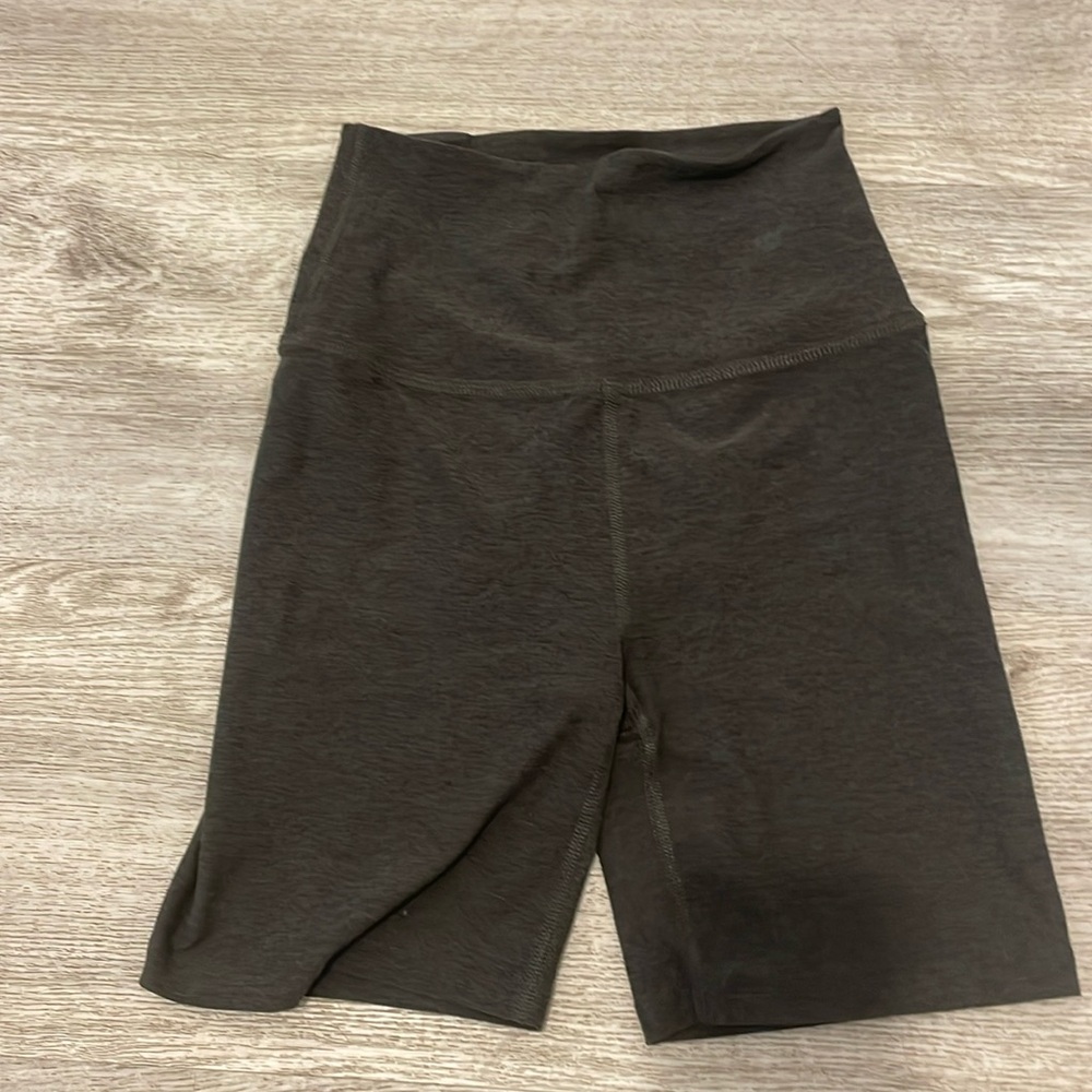 Green beyond yoga biker shorts size small